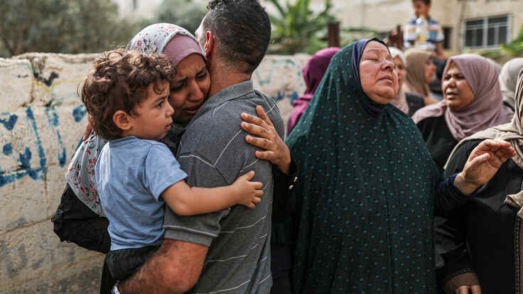 A Palestinian family mourns the death of eight relatives who were killed in an airstrike on Gaza City. Photo: Mustafa Hassona/Anadolu Agency via Getty Images
